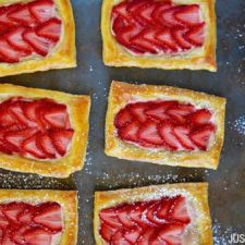 5-Ingredient Strawberry Breakfast Pastries