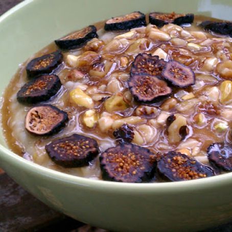 Vanilla Fig Oatmeal with Baklava Topping