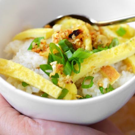 Sinangag (Filipino Garlic Fried Rice)