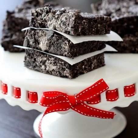 No-Bake Chewy Cookies and Cream Bars