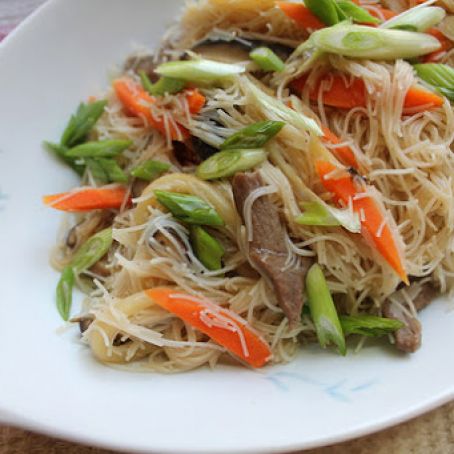 Taiwanese Pan-Fried Rice Noodles