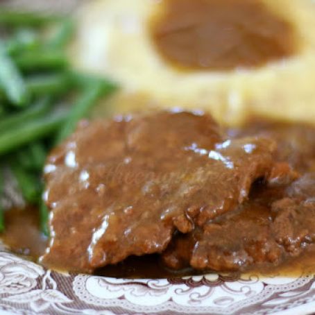 Crock Pot Cubed Steak with Gravy
