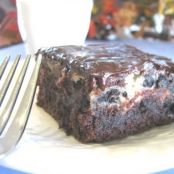 COOKIES & CREAM SWIRLED BROWNIES WITH PEANUT BUTTER GANACHE