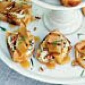 Gorgonzola-Grilled Pear Crostini (Southern Living)