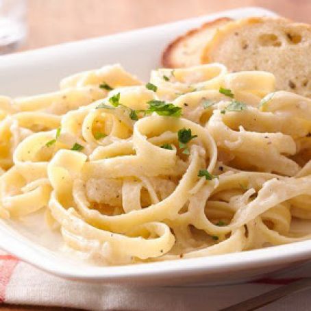 FETTUCCINE ALFREDO