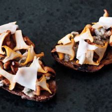 Tapas: Sourdough Toasts with Mushrooms and Oysters