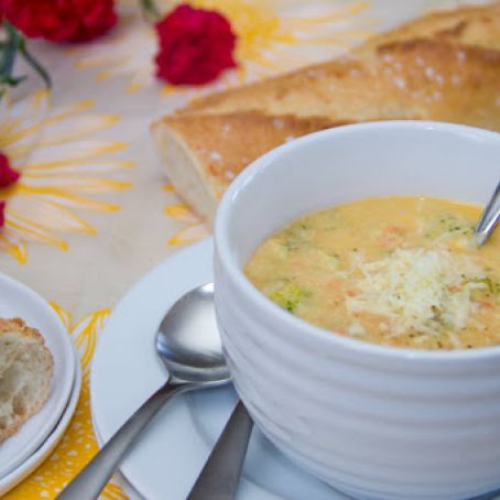 Skinny Broccoli Cheddar Soup