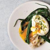 POACHED EGGS WITH SEARED SACLLIONS