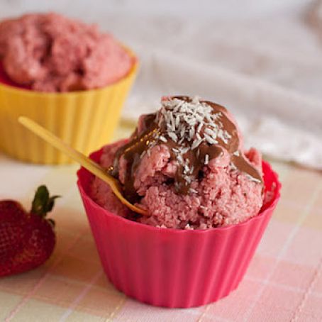 Strawberry Ice cream and chocolate sauce