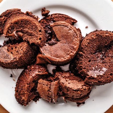 Individual Chocolate Cakes with Dulce de Leche and Fleur de Sel