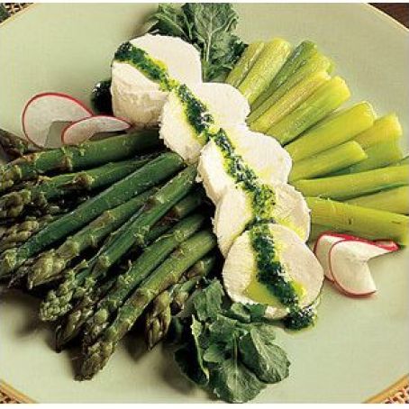 Asparagus with goat cheese and arugula sauce