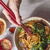 Long-Life Noodles with Beef and Chinese Broccoli