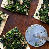 LAVASH PIZZA w/GREENS, BROCCOLI & MUSHROOMS
