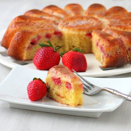 Fresh Strawberry Yogurt Cake