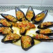 MEJILLONES VINAGRETA Y VINO BLANCO