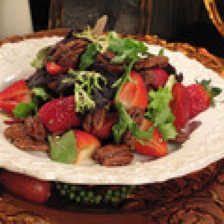 Candied Pecan and Strawberry Salad