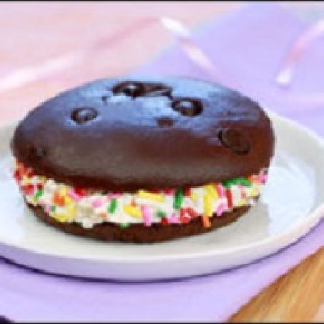 BIRTHDAY WHOOPIE PIE