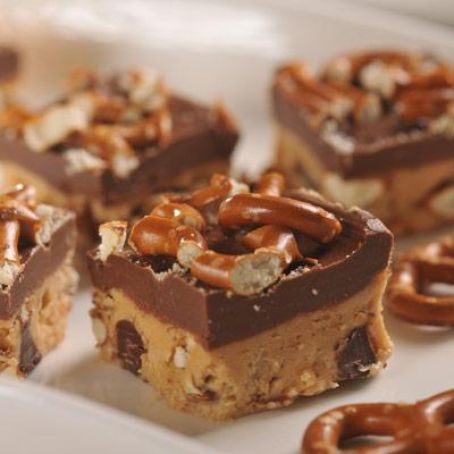 No-Bake Sweet & Salty Peanut Butter Pretzel Bars