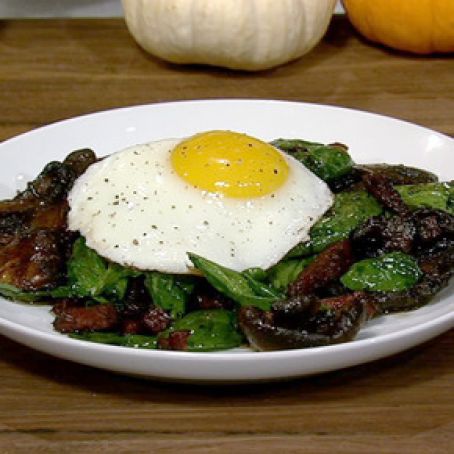 Spinach Salad with Fried Egg, Bacon and Mushrooms