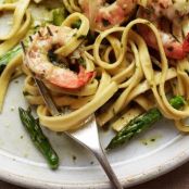 Tagliatelle with Pesto, Asparagus, and Shrimp