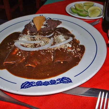 ENCHILADAS DE MOLE ROJO  LA GARNACHA 