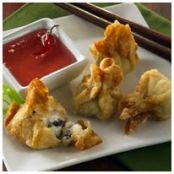 CRANBERRY WONTONS WITH CRANBERRY JALAPEÑO JELLY DIPPING SAUCE