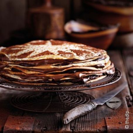 Pannekoekkoek gevulmet sjokolademousse en sjokoladevla