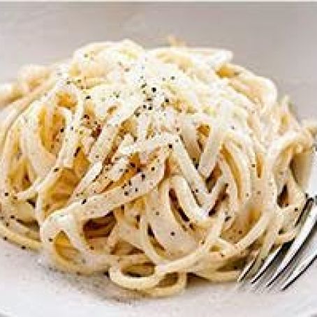 CACIO E PEPE  -  SPAGHETTI WITH PECORINO ROMANO AND BLACK PEPPER (CACIO E PEPE)