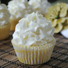 Lemon Cupcake with Lemon Buttercream