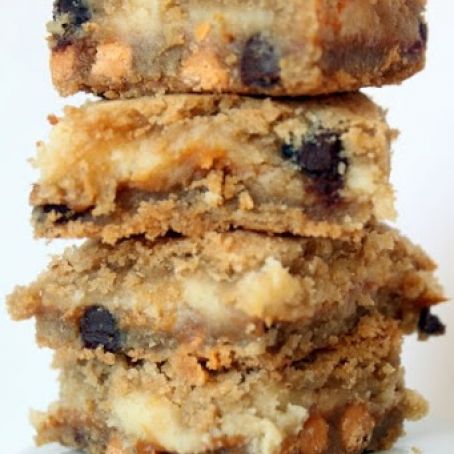 Chocolate Chip Cookie Cheesecake Bars