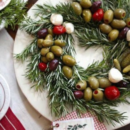 Christmas wreath with mozzarella.