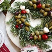 Christmas wreath with mozzarella.