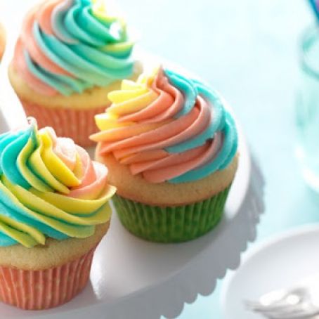 RAINBOW FROSTED CUPCAKES