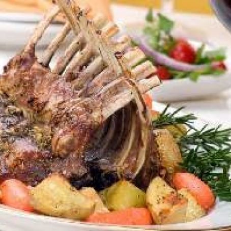 COSTILLAR DE CORDERO AL AJO Y MIEL CON ENSALADA DE PASTA