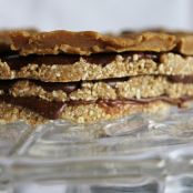 RAW VANILLA CAKE WITH CHOCOLATE BUTTERCREAM AND MACA