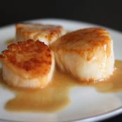 Seared Scallops with Garlic Beurre Blanc