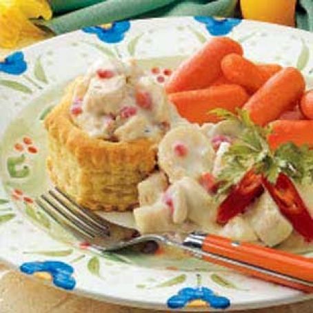 Creamed Chicken in a Basket