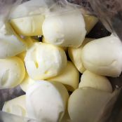 No-Bake Lemon Cheesecake Fat Bombs