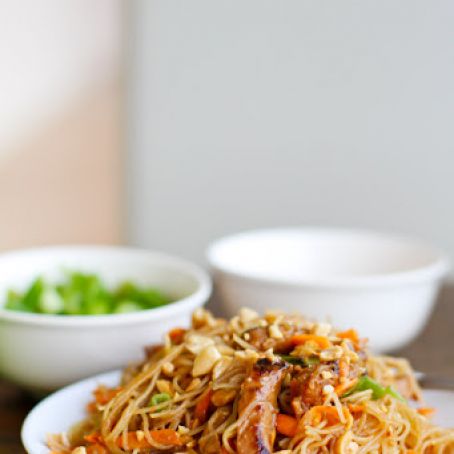 HOISIN PORK WITH RICE NOODLES