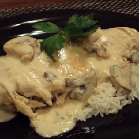 Mushroom Chicken in Sour Cream Sauce