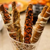 Caramel Pretzel Rods
