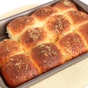 Cheesy Garlic Dinner Rolls