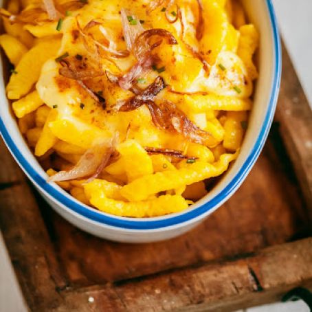 Cheesy Spaetzle With Caramelized Onions