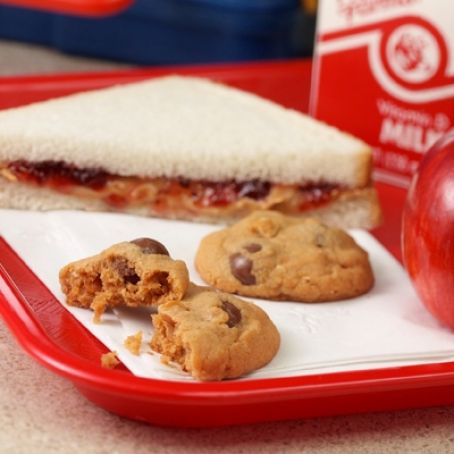 PEANUT BUTTER COOKIES WITH CANDY BITES