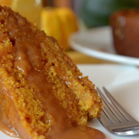 Slow Cooker Sticky Caramel Pumpkin Cake