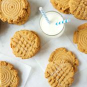 CLASSIC PEANUT BUTTER COOKIES