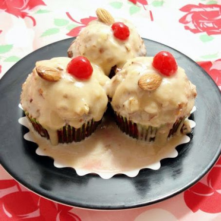 Sticky Toffee Pudding Cupcakes with Kahlua Almond Ice Cream