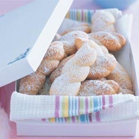 Greek Easter cookies (Koulourakia)