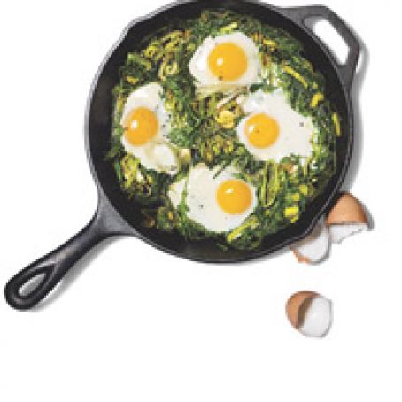 Skillet Eggs with Leeks and Arugula