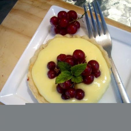 Lemon curd little tarts